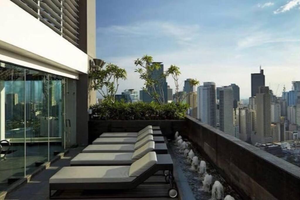 54f Gramercy Wifi Netflix Free Use Of Gym Pool Sauna Manila