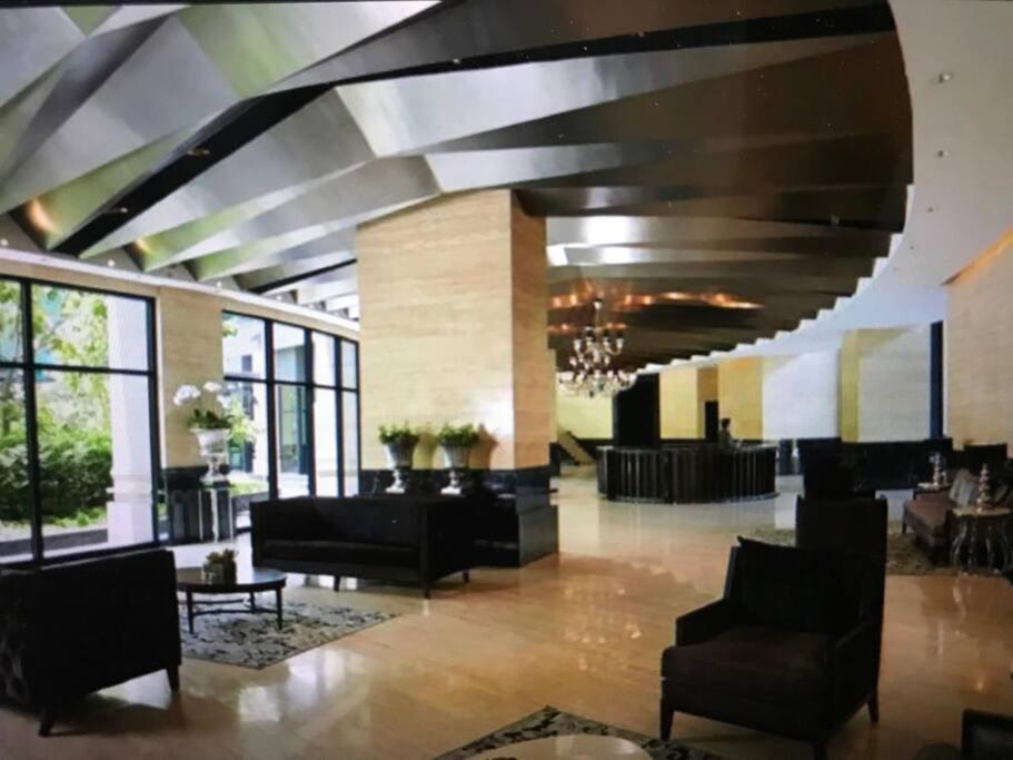 54f Gramercy Wifi Netflix Free Use Of Gym Pool Sauna * Manila